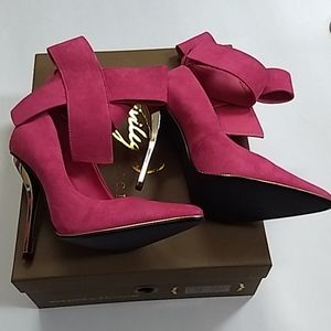 Fuchsia bow heels 6.5